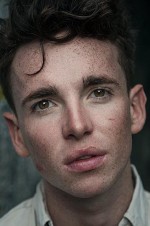 Лори Кинастон