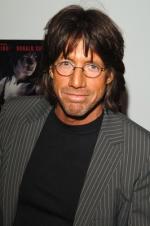 Живой товар: 266x400 / 23 Кб