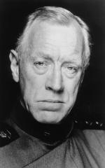 Судья Дредд: 475x760 / 61 Кб