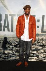  Инопланетное вторжение: Битва за Лос-Анджелес: 1350x2048 / 473 Кб