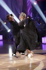 Танцы со звездами: 429x640 / 46 Кб