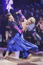 Танцы со звездами: 429x640 / 56 Кб