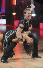 Танцы со звездами: 402x640 / 40 Кб