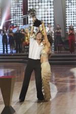 Танцы со звездами: 427x640 / 56 Кб