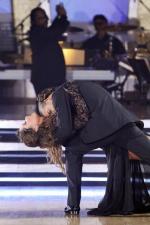 Танцы со звездами: 427x640 / 46 Кб