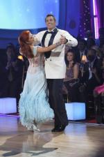 Танцы со звездами: 427x640 / 46 Кб