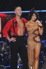 Танцы со звездами: 427x640 / 46 Кб