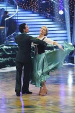 Танцы со звездами: 427x640 / 56 Кб