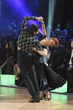 Танцы со звездами: 427x640 / 47 Кб