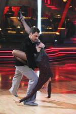 Танцы со звездами: 427x640 / 46 Кб