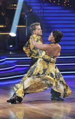 Танцы со звездами: 402x640 / 56 Кб