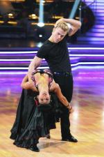 Танцы со звездами: 427x640 / 51 Кб