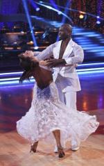 Танцы со звездами: 403x640 / 53 Кб