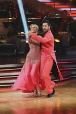 Танцы со звездами: 427x640 / 50 Кб