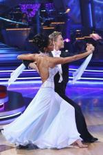 Танцы со звездами: 428x640 / 54 Кб