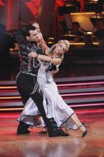 Танцы со звездами: 427x640 / 51 Кб