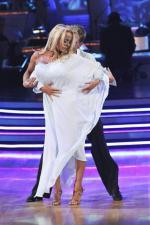 Танцы со звездами: 427x640 / 48 Кб