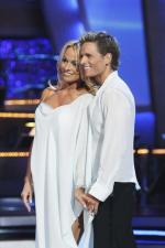 Танцы со звездами: 427x640 / 36 Кб