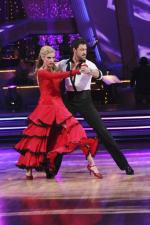 Танцы со звездами: 427x640 / 52 Кб