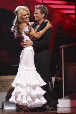 Танцы со звездами: 427x640 / 46 Кб