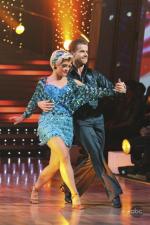 Танцы со звездами: 427x640 / 57 Кб