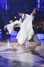 Танцы со звездами: 427x640 / 48 Кб