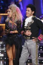 Танцы со звездами: 427x640 / 62 Кб