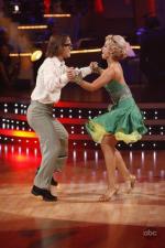 Танцы со звездами: 427x640 / 50 Кб