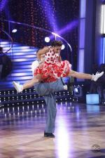 Танцы со звездами: 427x640 / 59 Кб