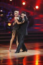 Танцы со звездами: 427x640 / 43 Кб