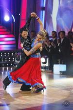 Танцы со звездами: 427x640 / 54 Кб