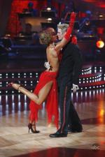 Танцы со звездами: 427x640 / 51 Кб