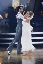 Танцы со звездами: 427x640 / 44 Кб