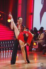 Танцы со звездами: 427x640 / 48 Кб