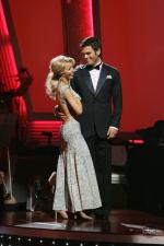 Танцы со звездами: 427x640 / 42 Кб