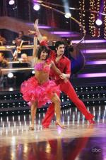 Танцы со звездами: 427x640 / 66 Кб