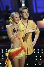 Танцы со звездами: 427x640 / 55 Кб