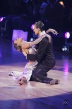 Танцы со звездами: 427x640 / 40 Кб