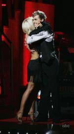 Танцы со звездами: 353x640 / 28 Кб