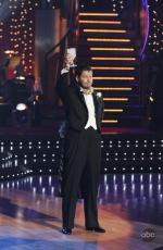 Танцы со звездами: 418x640 / 49 Кб