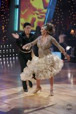 Танцы со звездами: 427x640 / 56 Кб