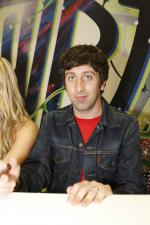 Теория большого взрыва: 1366x2048 / 374 Кб