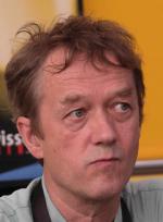 Девушка и облака: 360x488 / 30 Кб