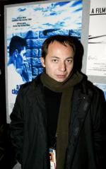 Тысячи мирных облаков окружают небо, любовь, ты не можешь остановить любовь…: 252x400 / 24 Кб