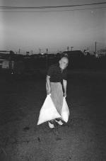 Трахальщики мусорных бачков: 1358x2048 / 556 Кб