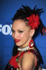 Американский идол: Поиск суперзвезды: 1363x2048 / 405 Кб