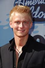 Американский идол: Поиск суперзвезды: 266x400 / 22 Кб