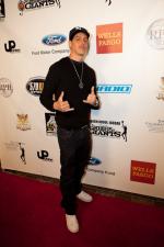 On the Shoulders of Giants: 480x720 / 52 Кб