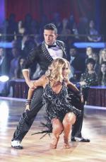 Танцы со звездами: 420x640 / 51 Кб