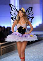 The Victoria's Secret Fashion Show: 1465x2048 / 489 Кб